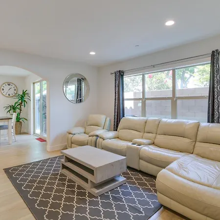 Pet-Friendly Paramount Home, 16 Mi To Los Angeles!
